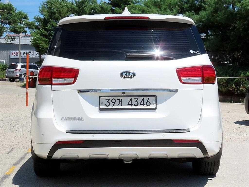 KIA Carnival - Vista 4
