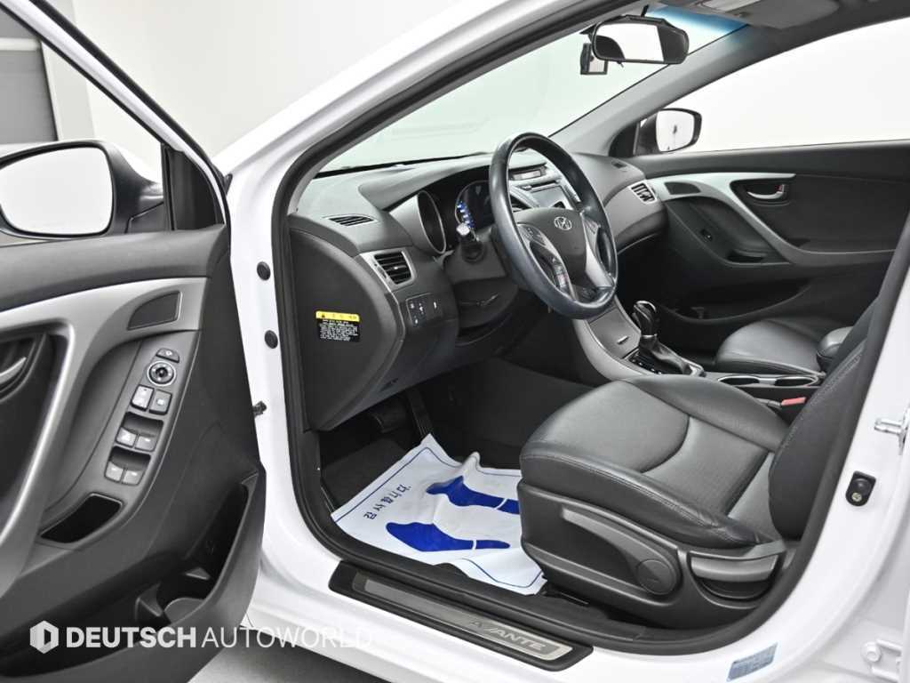 HYUNDAI Avante - Vista 11