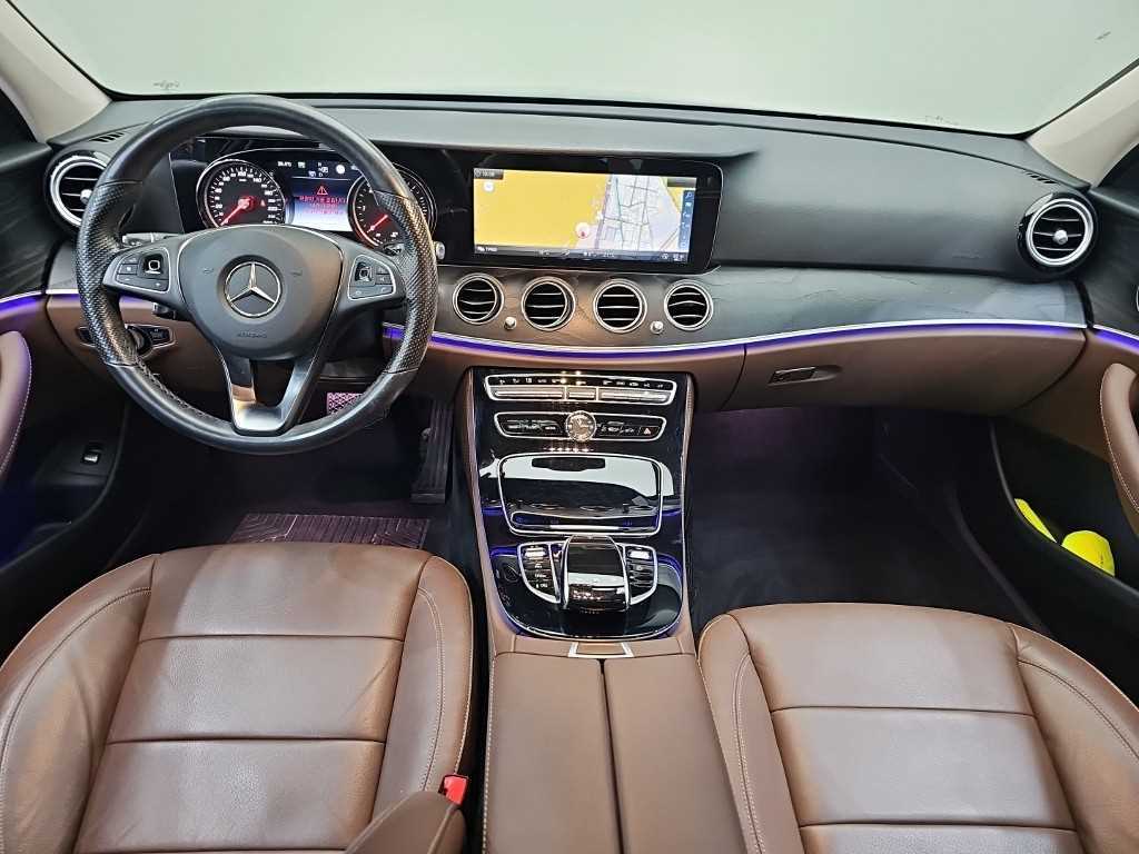 Mercedes Benz E class - Vista 7