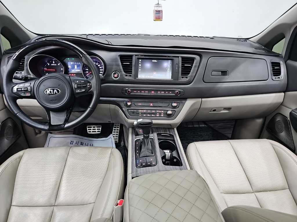 KIA Carnival - Vista 7