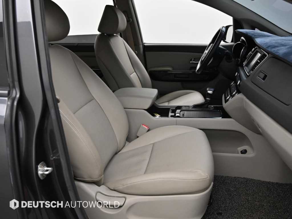 KIA Carnival - Vista 10