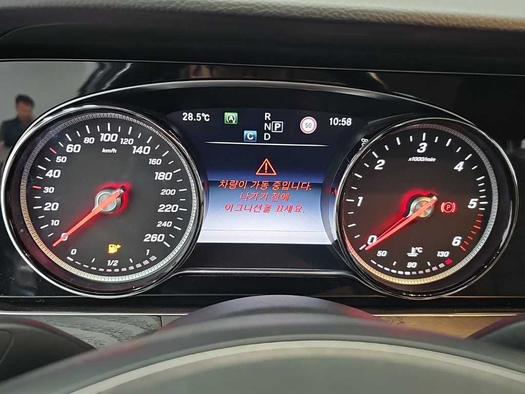 Mercedes Benz E class - Vista 6