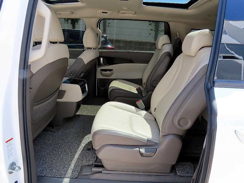 KIA Carnival - Vista 6