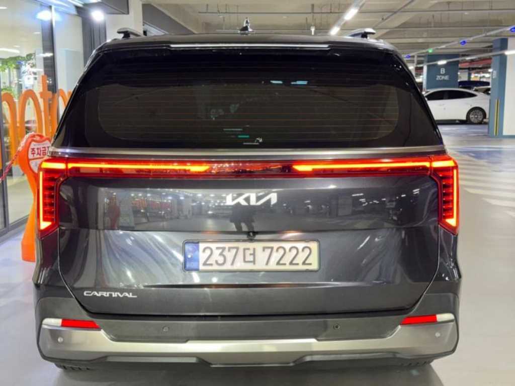 KIA Carnival - Vista 5