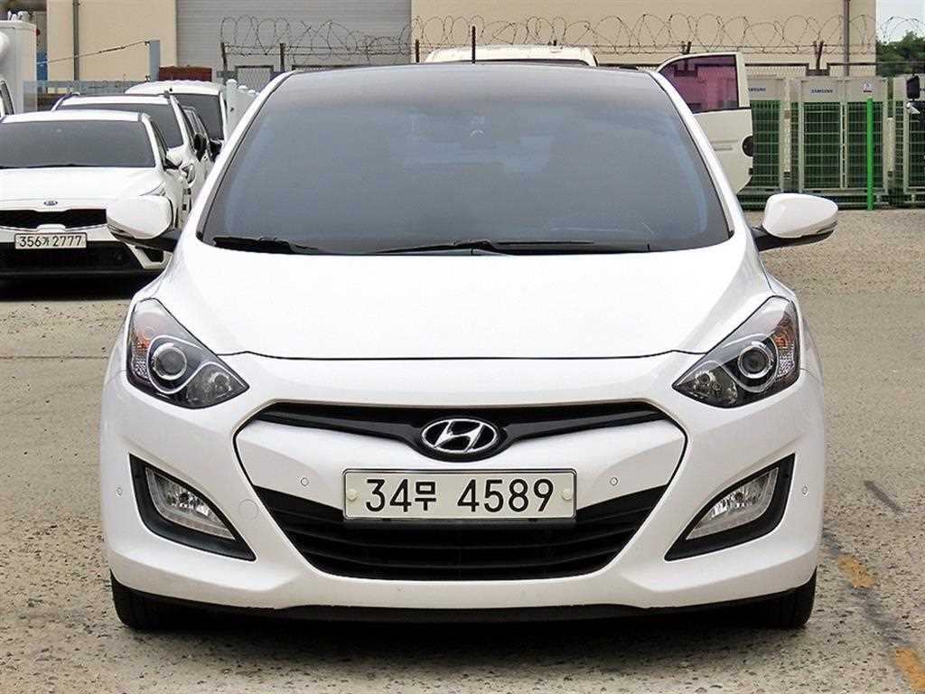 HYUNDAI i30 2012 Blanco - Importación desde Corea - HF Imports Iquique - Foto 1
