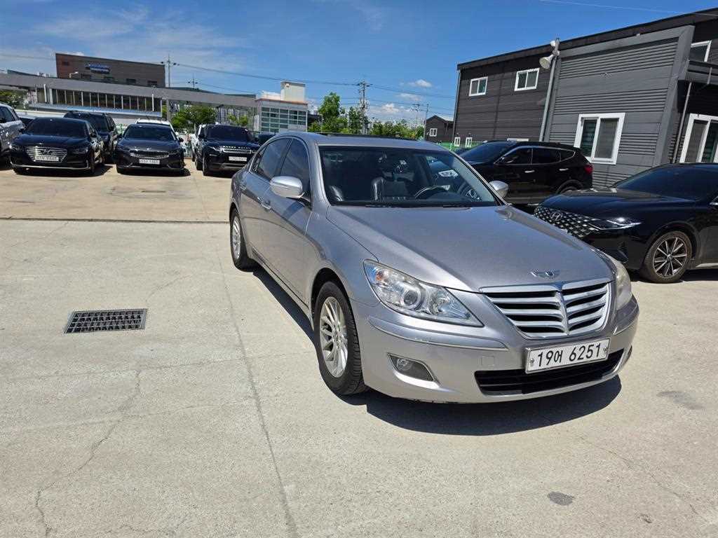 HYUNDAI Genesis - Vista 3