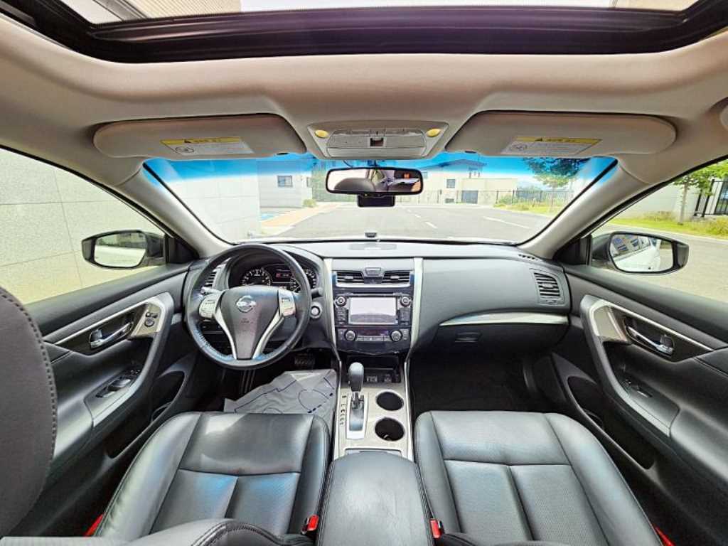 Nissan Altima - Vista 12