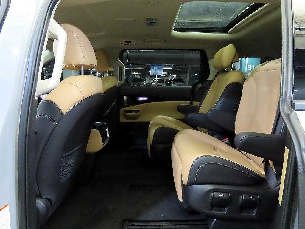 KIA Carnival - Vista 7