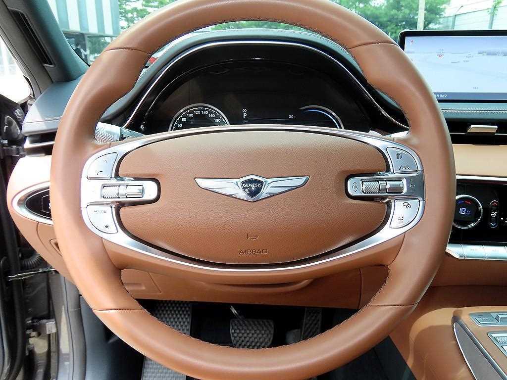 Genesis GV70 - Vista 8
