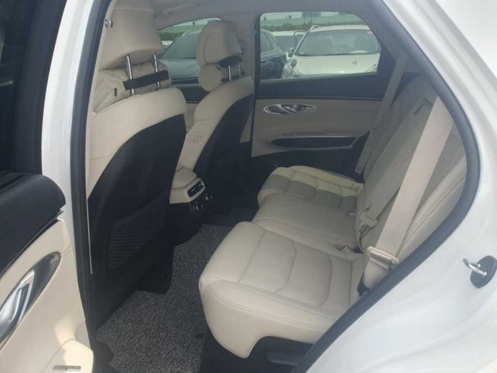 Genesis GV70 - Vista 6