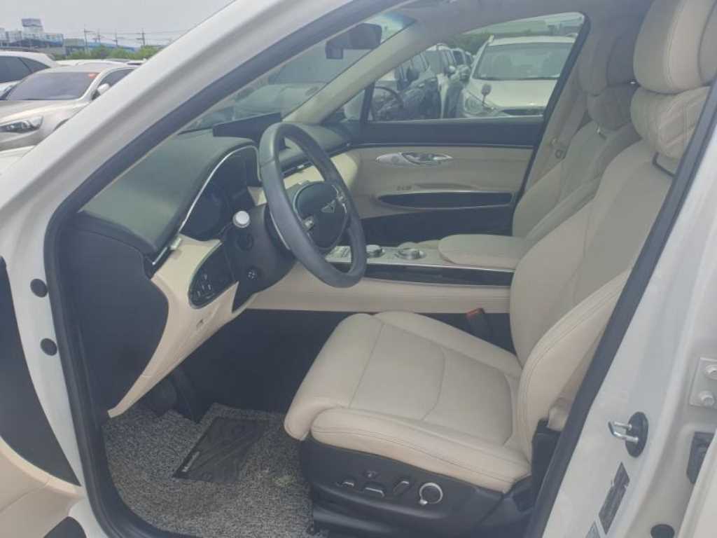 Genesis GV70 - Vista 5