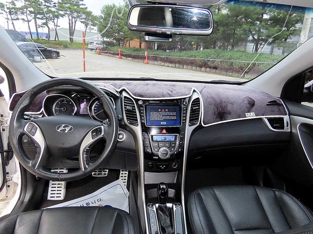HYUNDAI i30 - Vista 7
