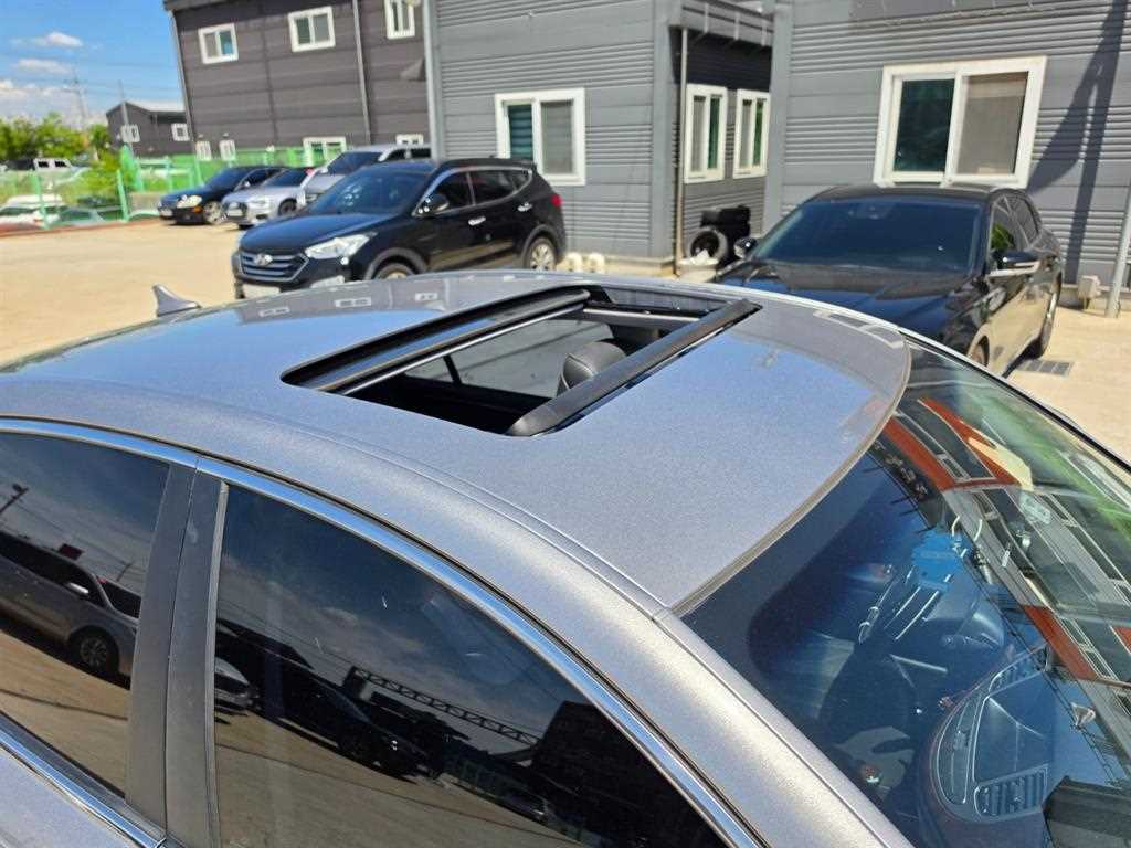 HYUNDAI Genesis - Vista 6