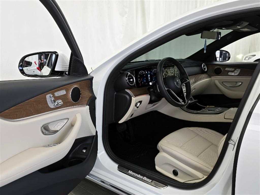 Mercedes Benz E class - Vista 10