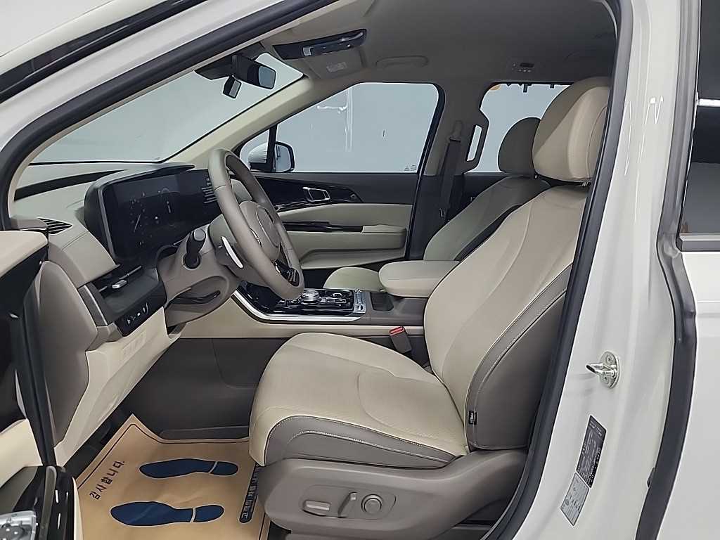 KIA Carnival - Vista 11