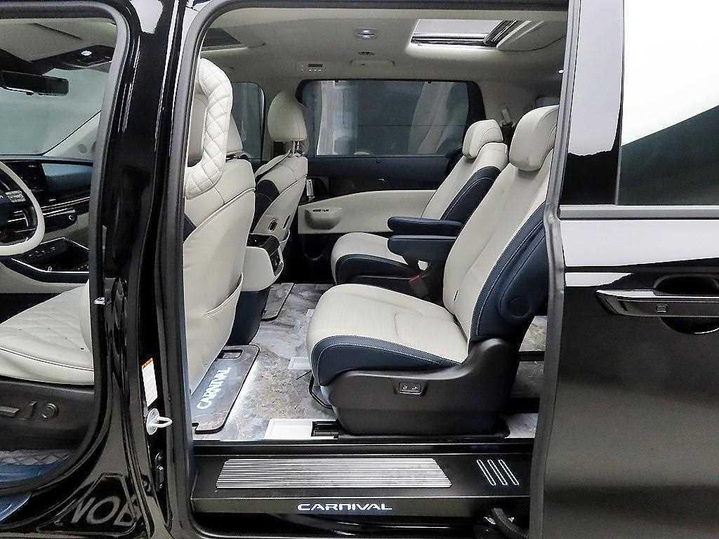 KIA Carnival - Vista 6