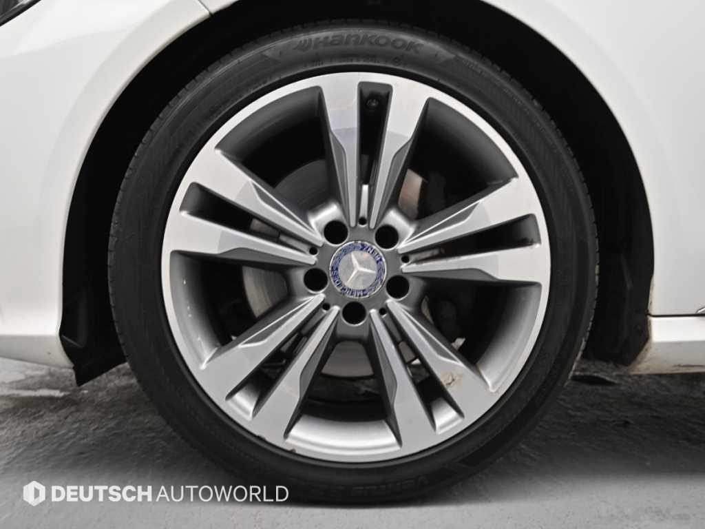 Mercedes Benz E class - Vista 5