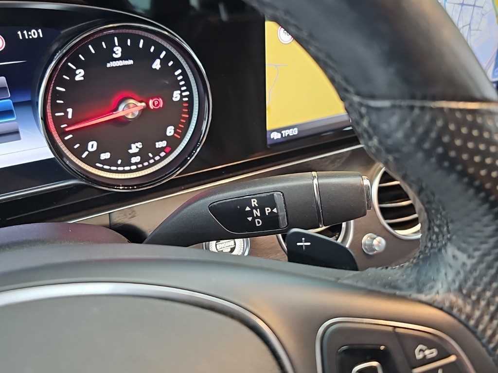 Mercedes Benz E class - Vista 8