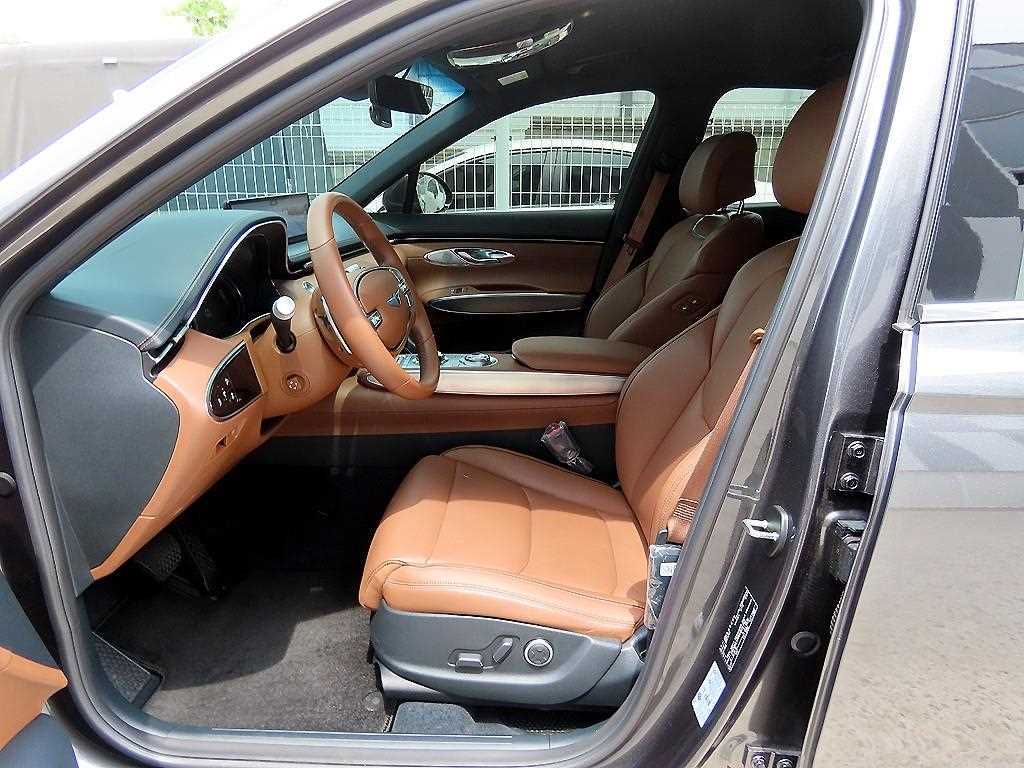 Genesis GV70 - Vista 5