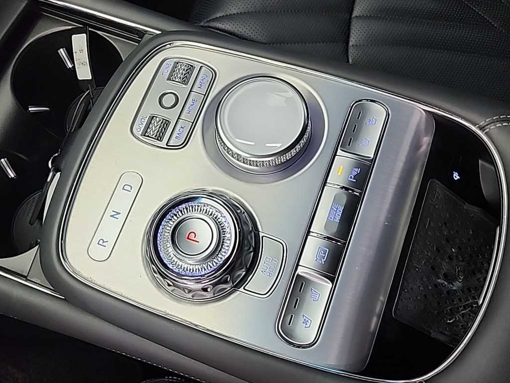 Genesis G90 - Vista 8