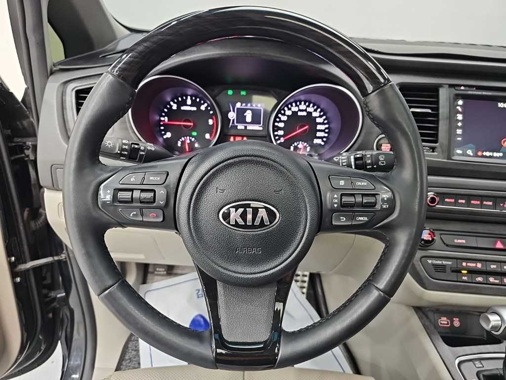 KIA Carnival - Vista 9
