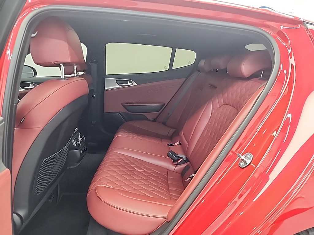 KIA Stinger - Vista 12