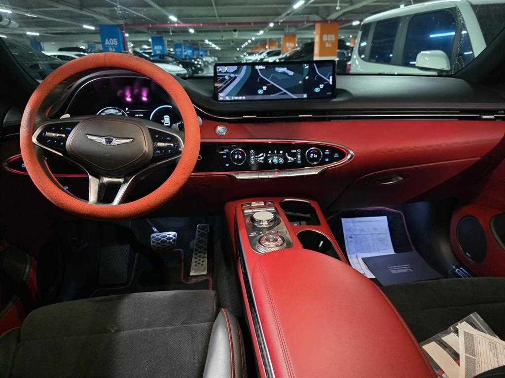 Genesis GV70 - Vista 5