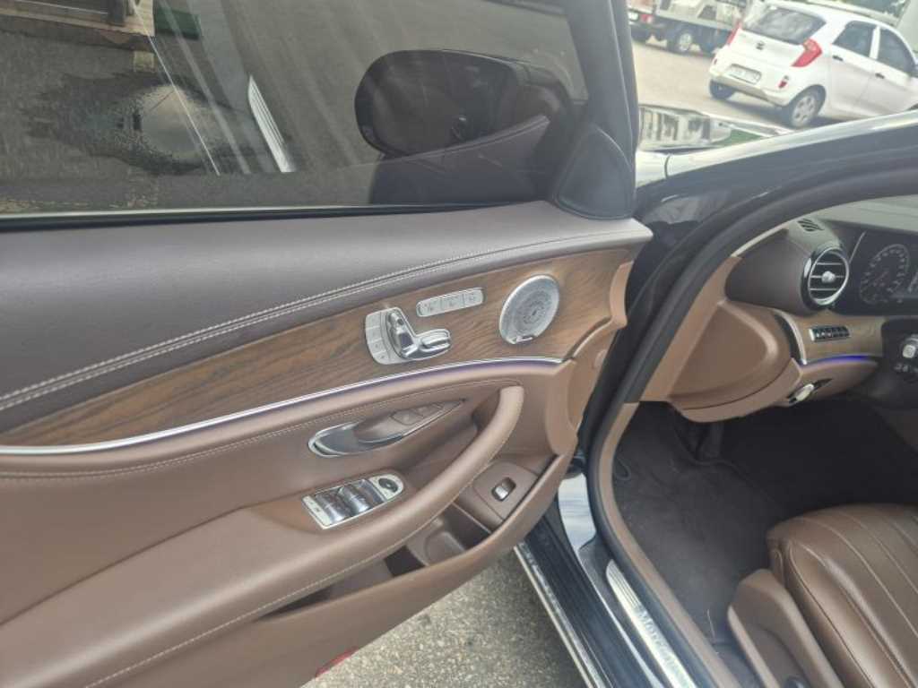 Mercedes Benz E class - Vista 9