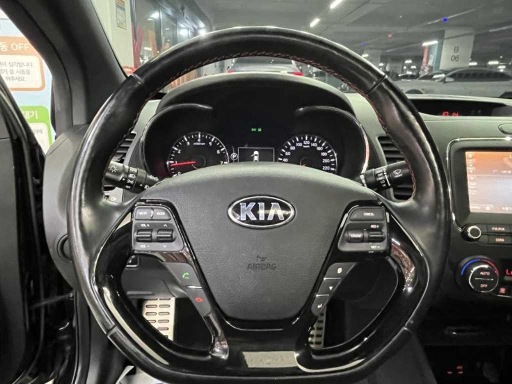 KIA K3 - Vista 5