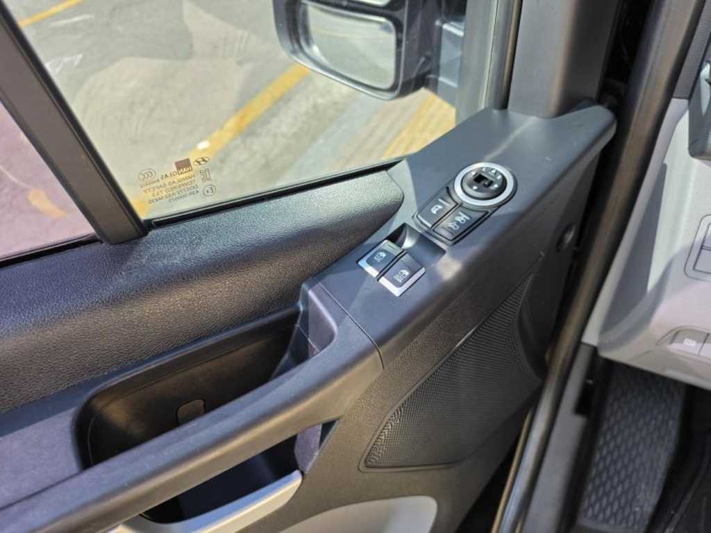 HYUNDAI Solati - Vista 10