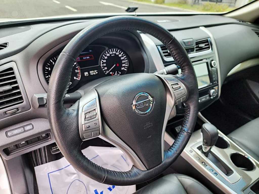Nissan Altima - Vista 10