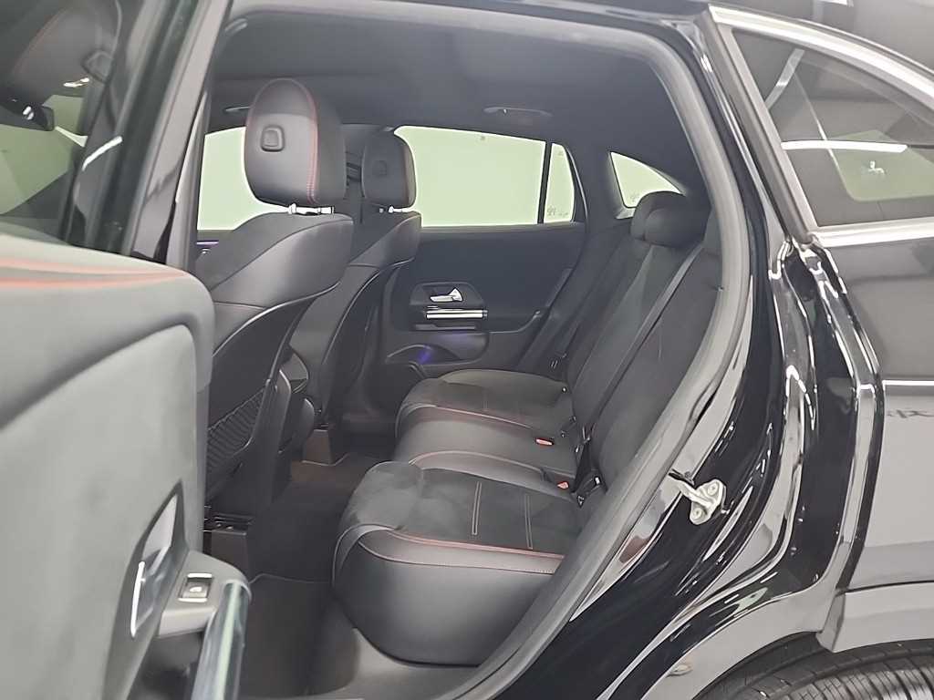 Mercedes Benz GLA Class - Vista 12