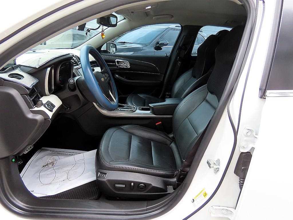 Chevrolet Malibu - Vista 5