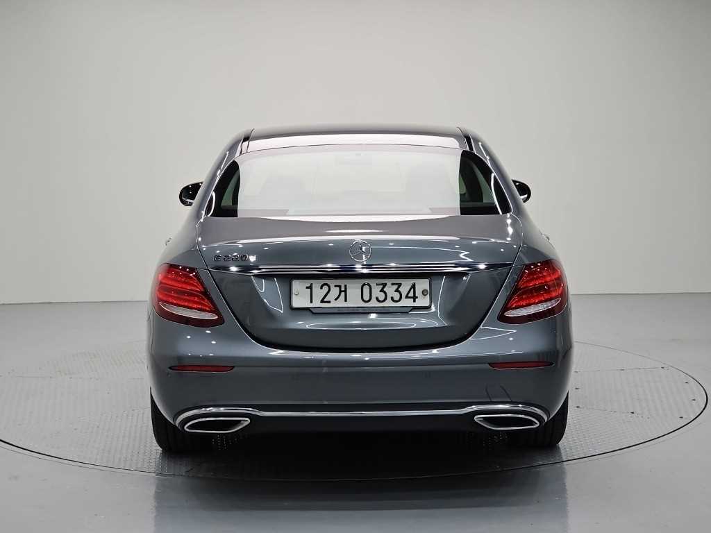 Mercedes Benz E class - Vista 3