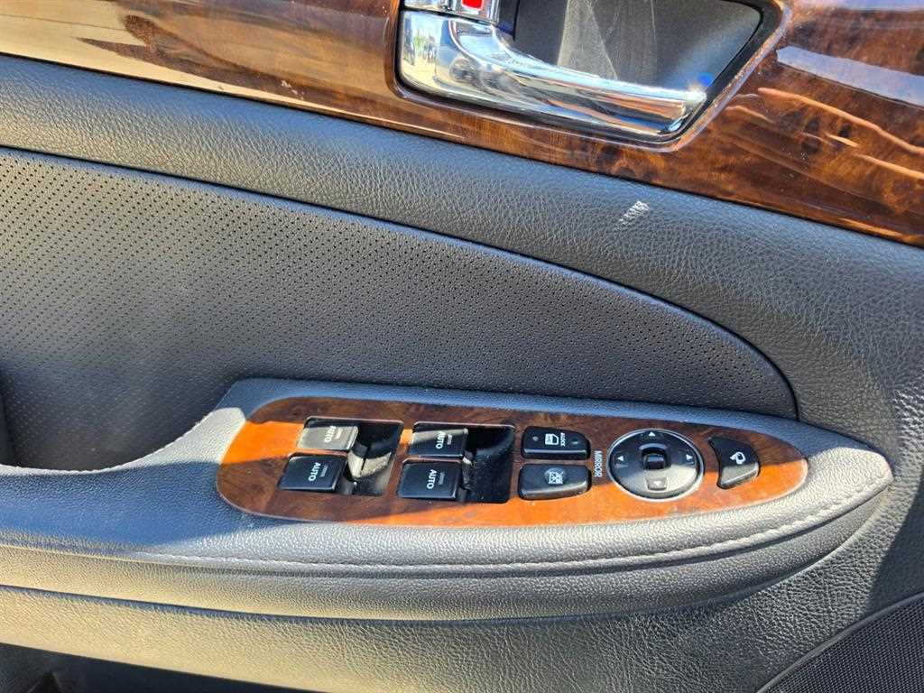 HYUNDAI Genesis - Vista 8