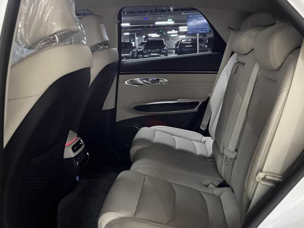Genesis GV70 - Vista 9