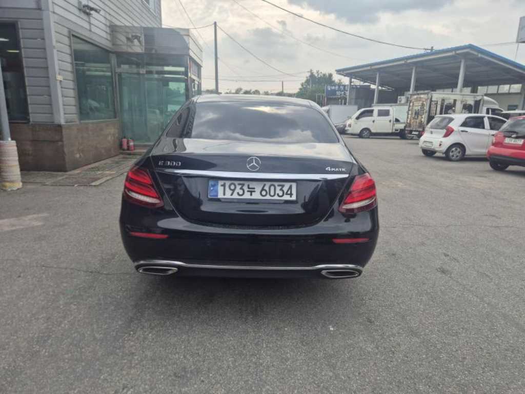 Mercedes Benz E class - Vista 3