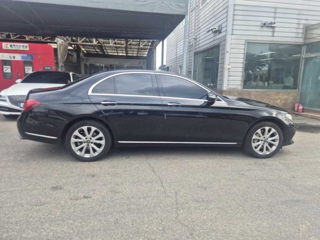 Mercedes Benz E class - Vista 5