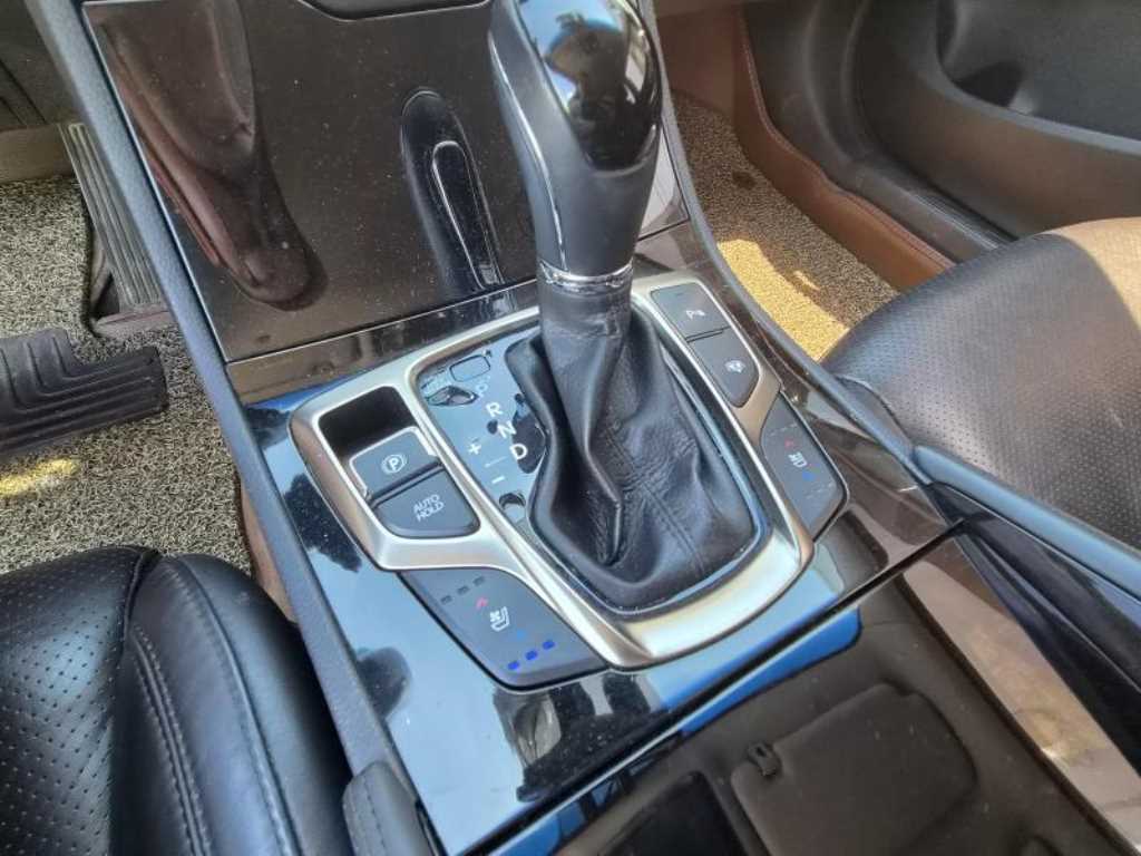 HYUNDAI Grandeur - Vista 9