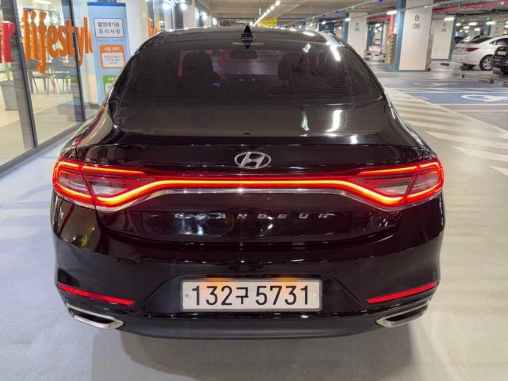 HYUNDAI Grandeur - Vista 5