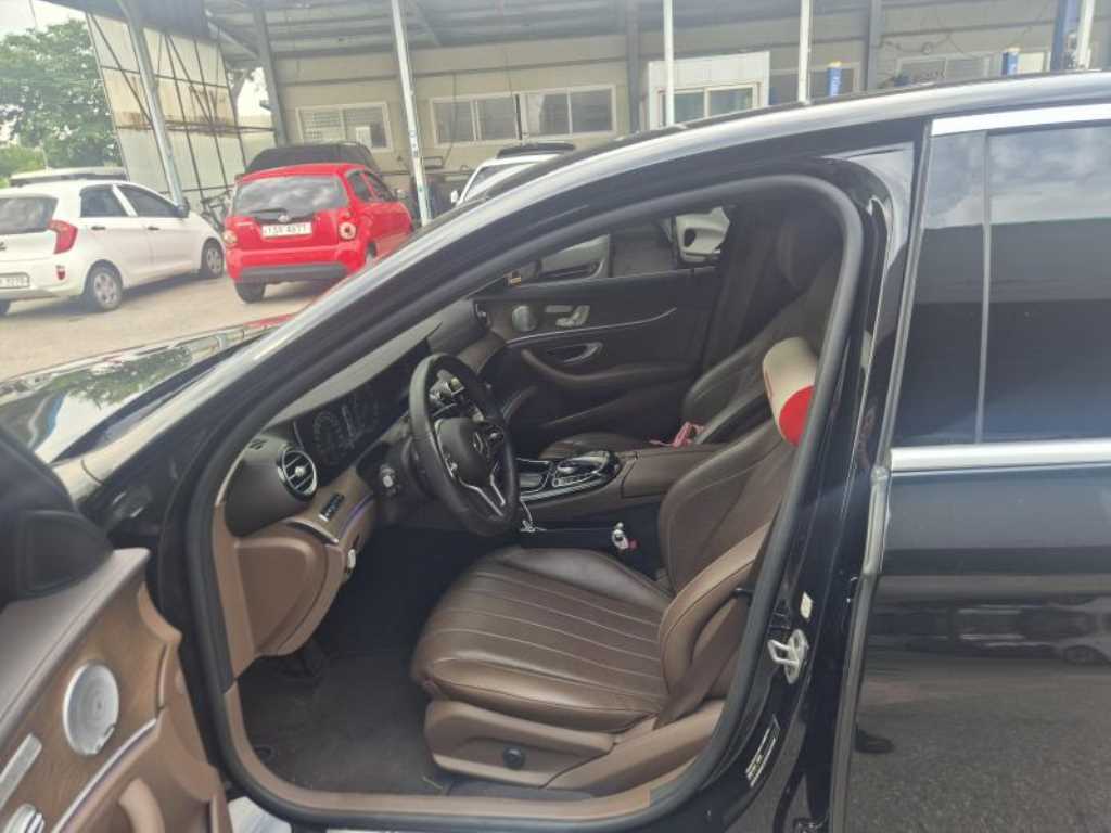 Mercedes Benz E class - Vista 7