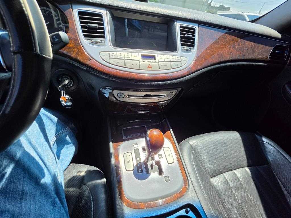 HYUNDAI Genesis - Vista 9