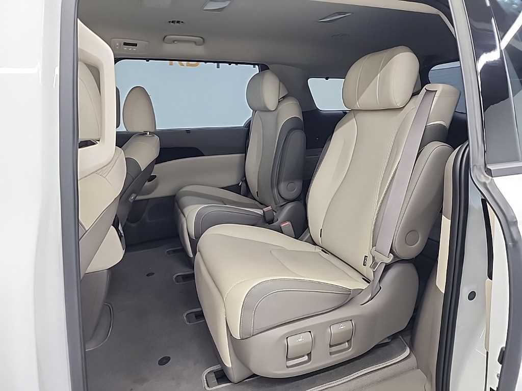 KIA Carnival - Vista 12