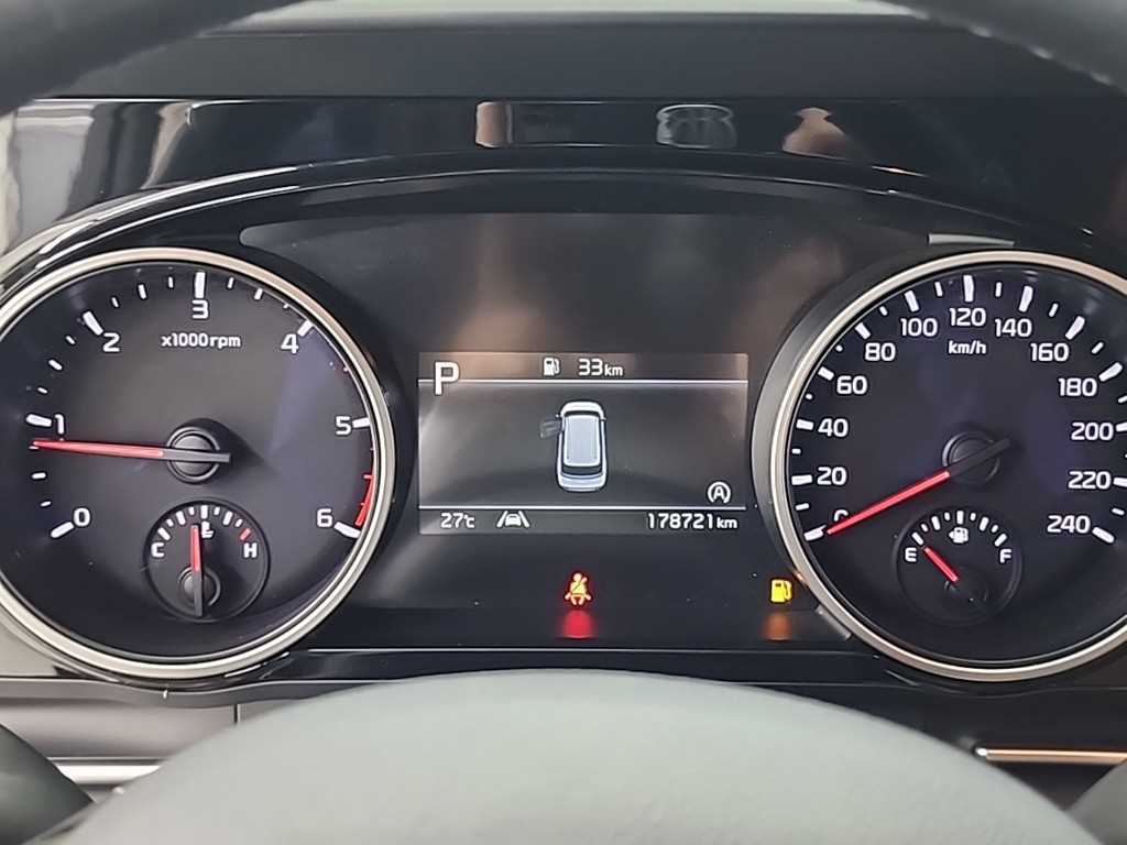 KIA Carnival - Vista 6