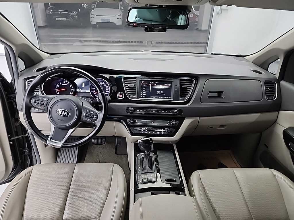 KIA Carnival - Vista 7