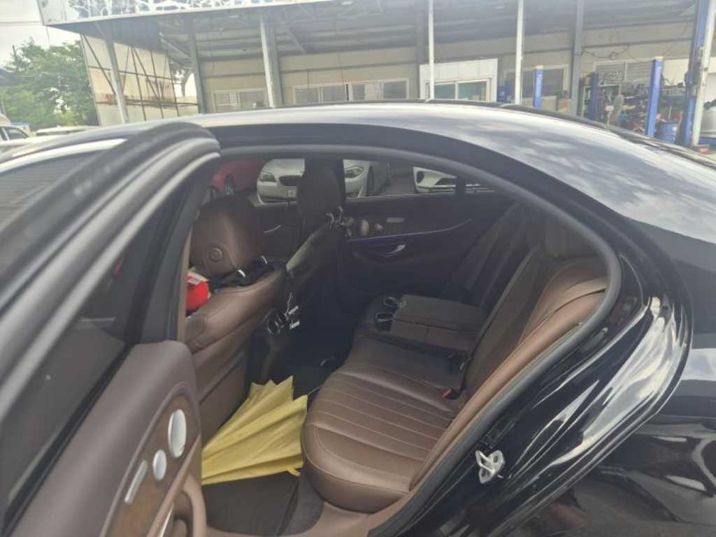Mercedes Benz E class - Vista 6