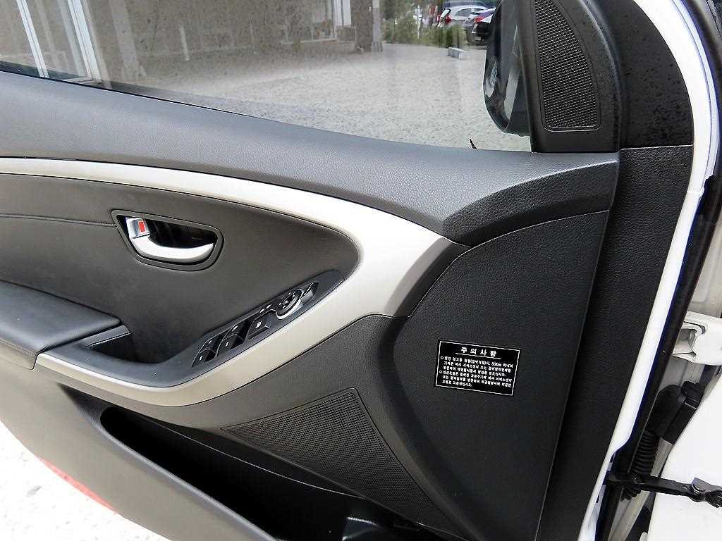 HYUNDAI i30 - Vista 11