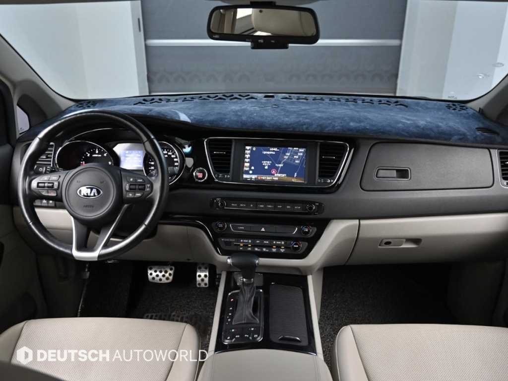KIA Carnival - Vista 7
