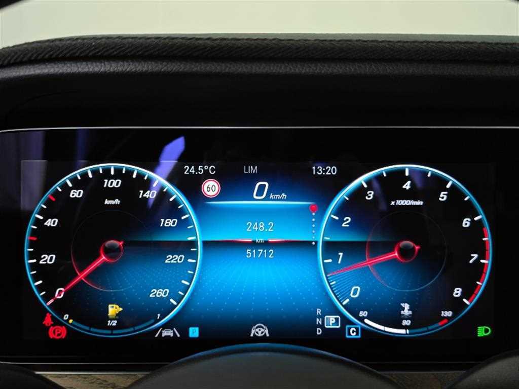 Mercedes Benz E class - Vista 8