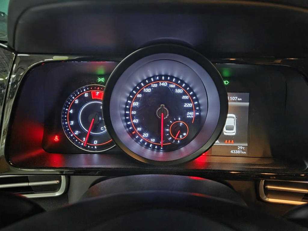 HYUNDAI Avante - Vista 3